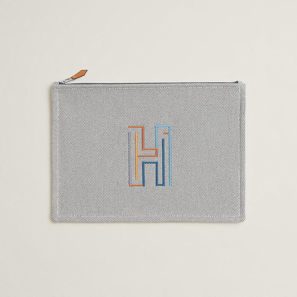旅行時に! 【HERMES】刺繍入り GM ポーチ フラットポーチ 刺繍入り 《Hラビリンス》 GM | Hermès